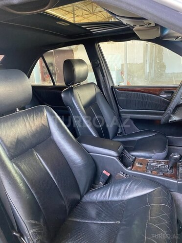 Mercedes E 230 1997, 234,758 km - 2.0 l - Bakı