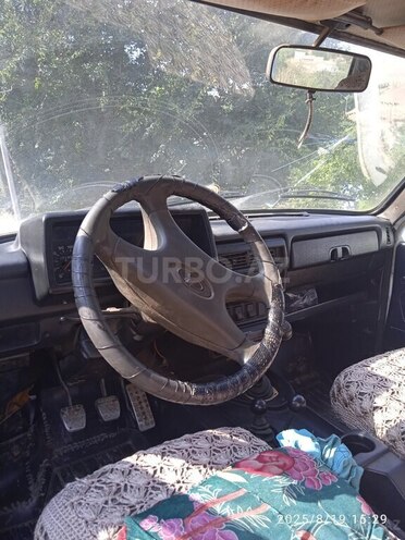 LADA (VAZ) Niva 1996, 300,000 km - 1.7 л - Yardımlı