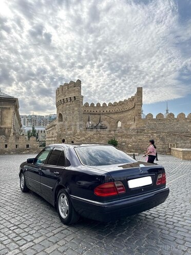 Mercedes E 230 1996, 423,000 km - 2.3 l - Bakı