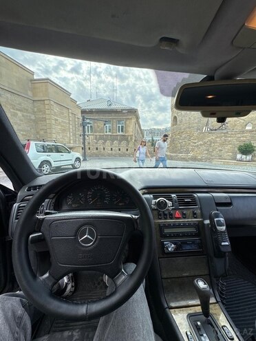 Mercedes E 230 1996, 423,000 km - 2.3 l - Bakı