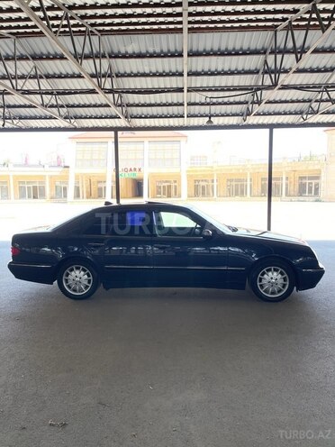 Mercedes E 240 2000, 395,000 km - 2.4 л - Ağdaş