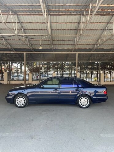 Mercedes E 240 2000, 395,000 km - 2.4 л - Ağdaş