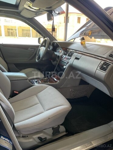 Mercedes E 240 2000, 395,000 km - 2.4 л - Ağdaş
