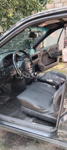 Opel Vectra 1991, 300,000 km - 2.0 л - Zaqatala