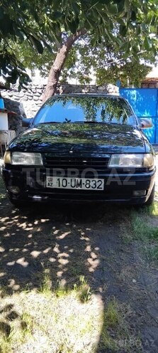 Opel Vectra 1991, 300,000 km - 2.0 л - Zaqatala