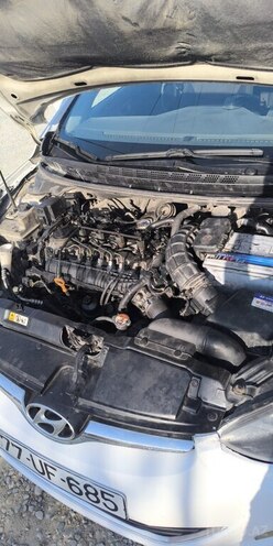 Hyundai Avante 2015, 400,000 km - 1.6 l - Bakı