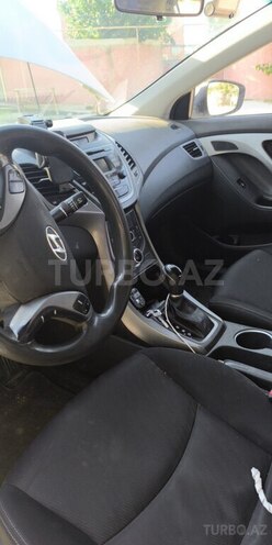 Hyundai Avante 2015, 400,000 km - 1.6 l - Bakı