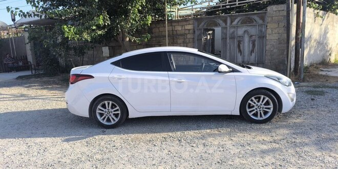Hyundai Avante 2015, 400,000 km - 1.6 l - Bakı
