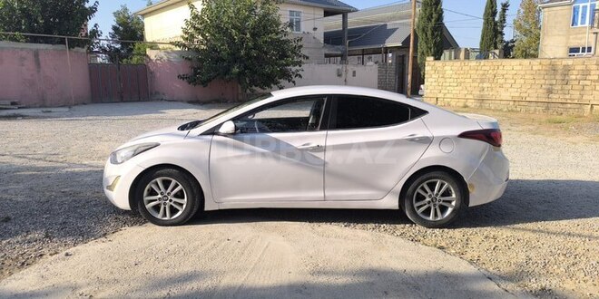 Hyundai Avante 2015, 400,000 km - 1.6 l - Bakı