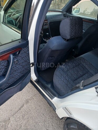 Mercedes C 180 1995, 215,436 km - 1.8 л - Qazax