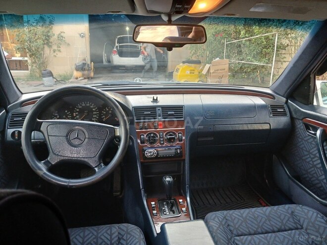 Mercedes C 180 1995, 215,436 km - 1.8 л - Qazax