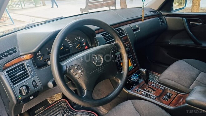 Mercedes E 270 2001, 396,460 km - 2.7 l - Şirvan