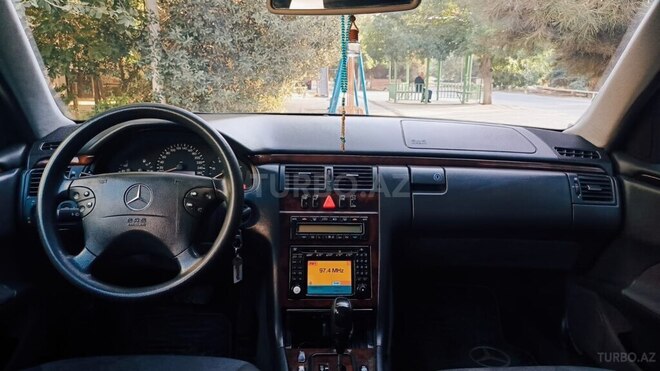 Mercedes E 270 2001, 396,460 km - 2.7 l - Şirvan