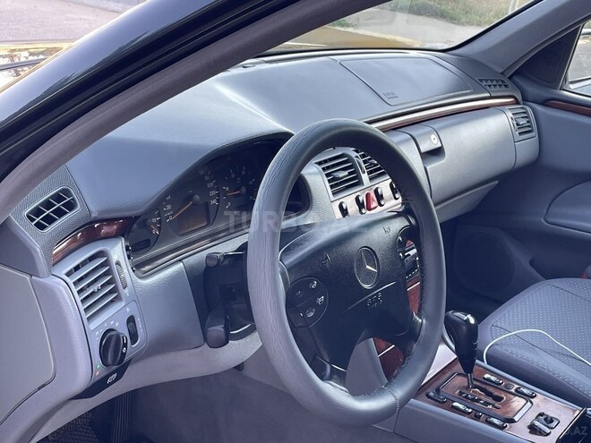 Mercedes E 220 1999, 280,000 km - 2.2 l - Bakı