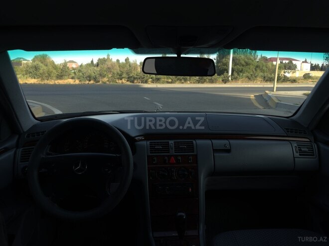 Mercedes E 220 1999, 280,000 km - 2.2 l - Bakı