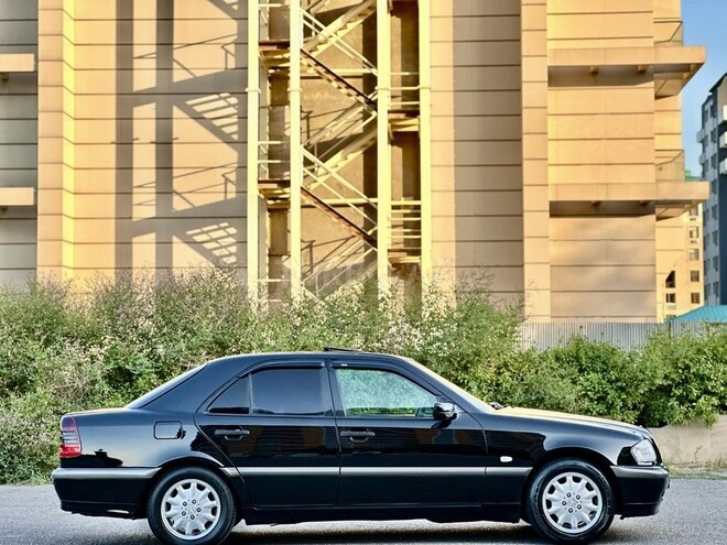 Mercedes C 200 1999, 305,890 km - 2.2 л - Bakı