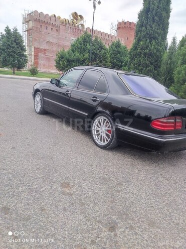 Mercedes E 280 2001, 402,525 km - 2.8 l - Bərdə