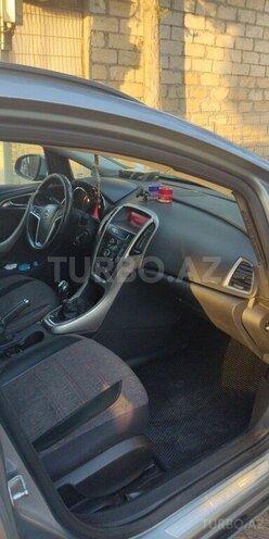 Opel Astra 2011, 284,227 km - 1.3 l - Mingəçevir