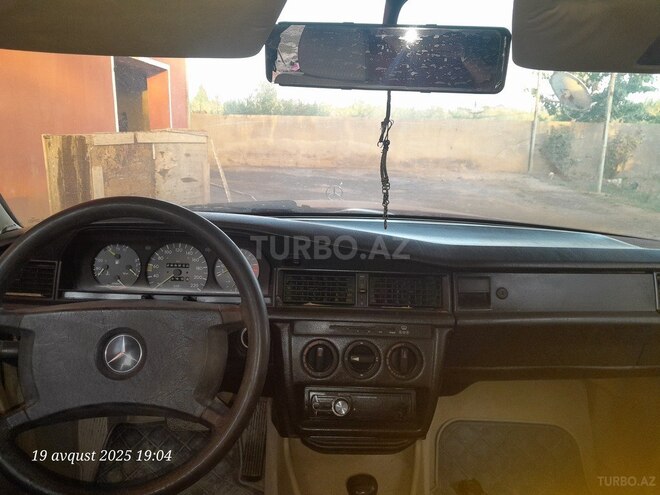 Mercedes 190 1989, 260,000 km - 2.0 л - Sabirabad