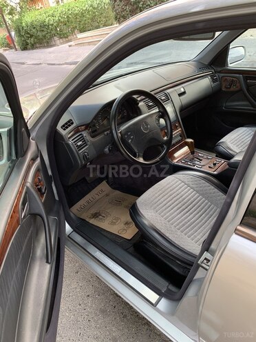Mercedes E 240 2001, 309,000 km - 2.4 л - Bakı