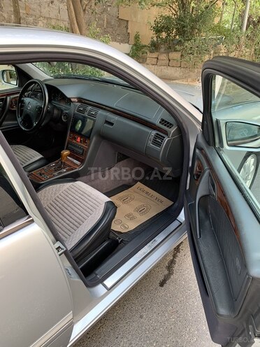 Mercedes E 240 2001, 309,000 km - 2.4 л - Bakı