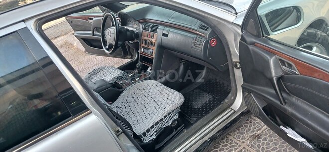 Mercedes E 220 1999, 234,123 km - 2.2 l - Bakı