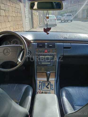 Mercedes E 220 1998, 425,231 km - 2.2 l - Bakı