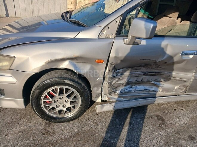 Mitsubishi Chariot 2001, 220,000 km - 2.4 l - Bakı