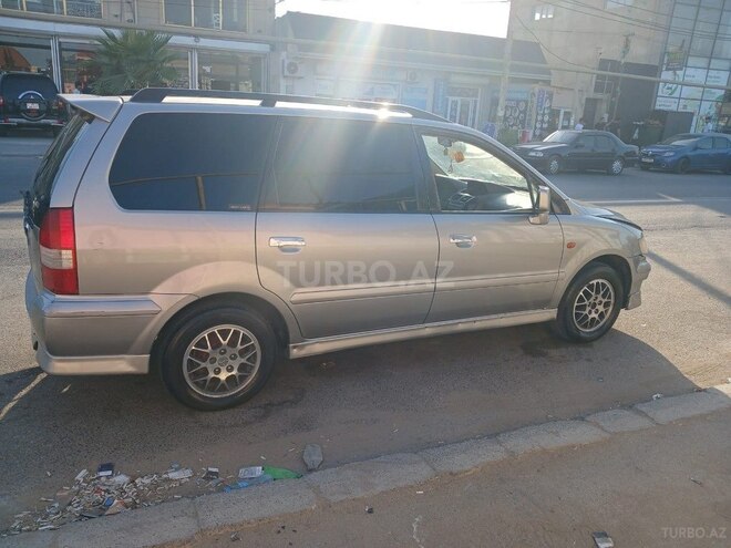 Mitsubishi Chariot 2001, 220,000 km - 2.4 l - Bakı