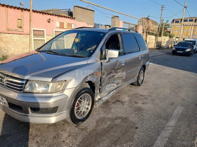 Mitsubishi Chariot 2001, 220,000 km - 2.4 l - Bakı