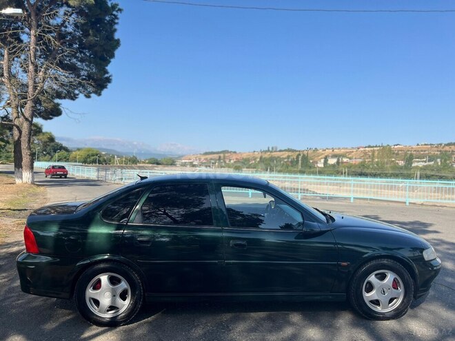 Opel Vectra 1999, 325,544 km - 1.6 l - Quba