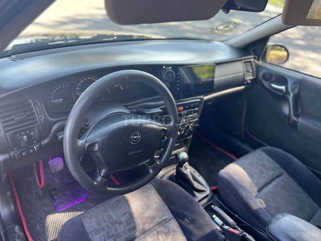 Opel Vectra 1999, 325,544 km - 1.6 l - Quba