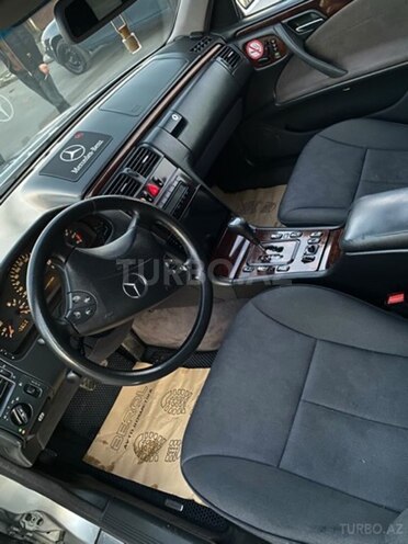 Mercedes E 240 2000, 250,000 km - 2.6 l - Zaqatala