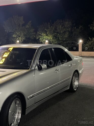 Mercedes E 240 2000, 250,000 km - 2.6 l - Zaqatala