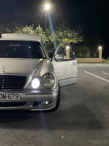 Mercedes E 240 2000, 250,000 km - 2.6 l - Zaqatala