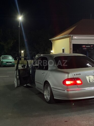 Mercedes E 240 2000, 250,000 km - 2.6 l - Zaqatala