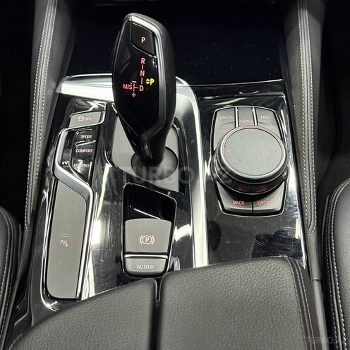 BMW 520 2018, 81,000 km - 2.0 l - Bakı