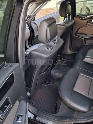 Mercedes E 350-11