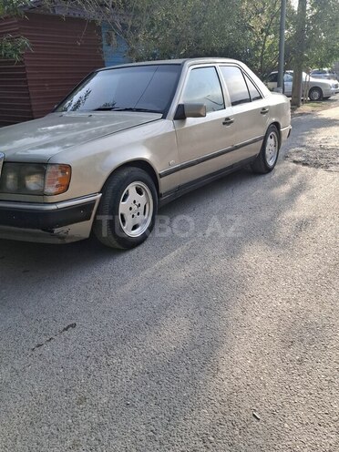 Mercedes E 200 1993, 350,000 km - 2.0 l - Sumqayıt