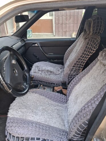 Mercedes E 200 1993, 350,000 km - 2.0 l - Sumqayıt