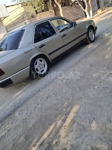 Mercedes E 200 1993, 350,000 km - 2.0 l - Sumqayıt