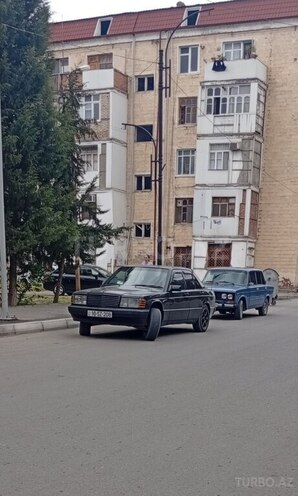 Mercedes 190 1992, 443,445 km - 2.0 l - Yevlax