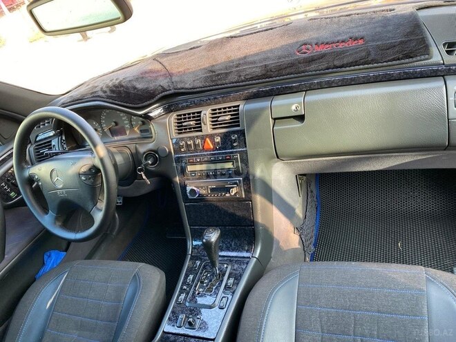 Mercedes E 240 1999, 280,000 km - 2.4 l - Bakı