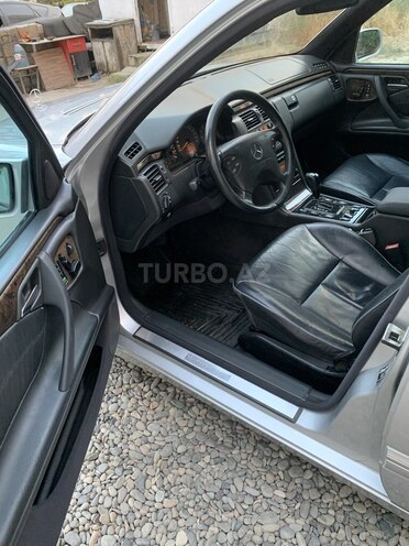 Mercedes E 430 2001, 211,071 km - 4.3 l - Bakı