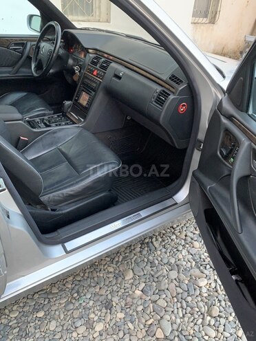 Mercedes E 430 2001, 211,071 km - 4.3 l - Bakı