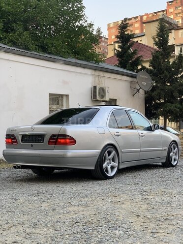 Mercedes E 430 2001, 211,071 km - 4.3 l - Bakı
