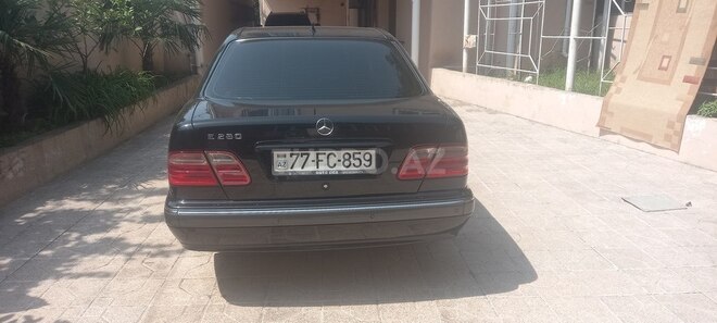 Mercedes E 280 2001, 175,348 km - 2.8 л - Lənkəran