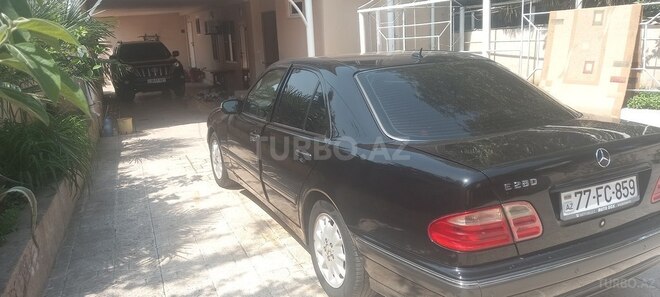 Mercedes E 280 2001, 175,348 km - 2.8 л - Lənkəran