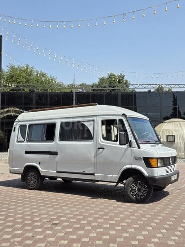 Mercedes 208 D 1993, 350,000 km - 2.3 л - Şirvan