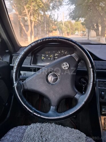 Mercedes  1993, 350,000 km - 2.0 l - Sumqayıt